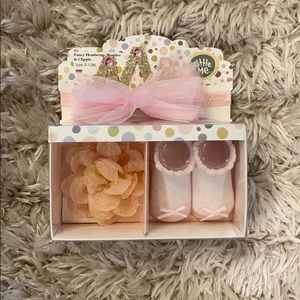 Baby girl headband and booties set